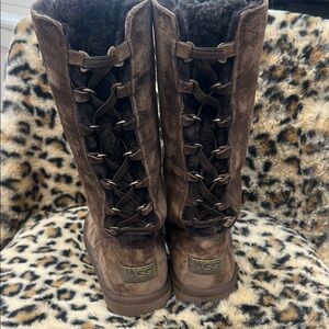 UGG Roseberry Brown SuedeWinter Boots with Plush Lining - US Size 6